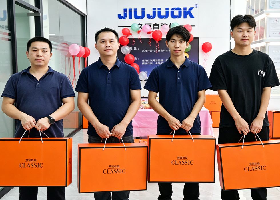 久巨生日会礼品拍照留恋Souvenir Photos of Jiuju Birthday Party Gifts